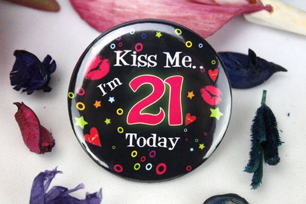 Kiss Me I'm 21 Party Badge
