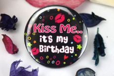 Kiss Me - Its My Birthday Badge